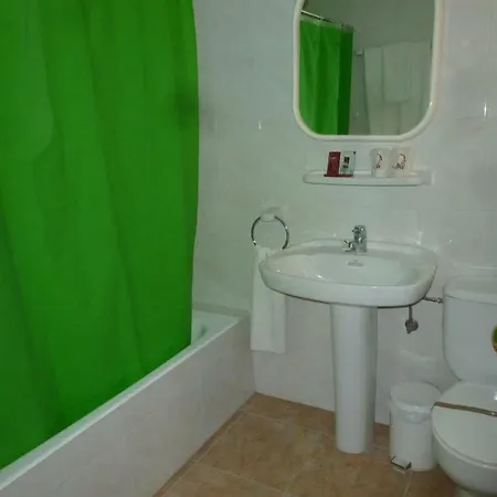 Cortes Guest house 3*